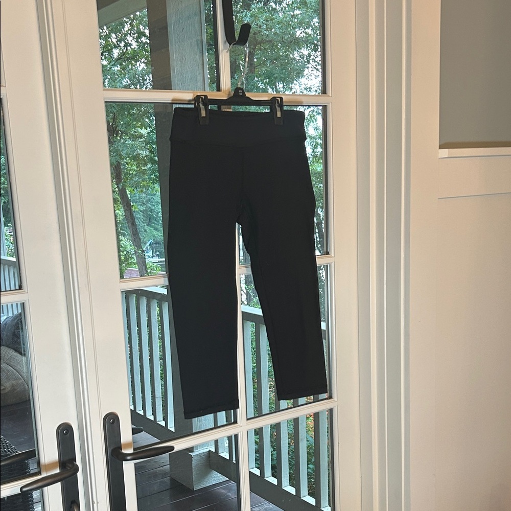 Ivivva Girls reversible, black capris pants size 10